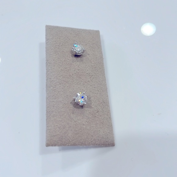CHARLES & COLVARD FOREVER ONE NEAR COLORLESS 1 CTW MOISSANITE EARRINGS BRAND NEW - Picture 4 of 4